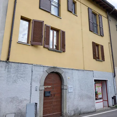 Cav Motteno 曼代洛-德尔拉里奥